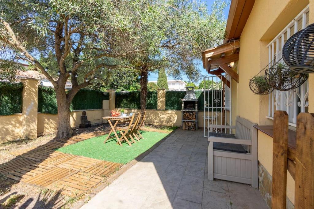 Casita Con Jardin, Bbq, Wifi, Centro Y Playa Villa Empuriabrava Exterior photo